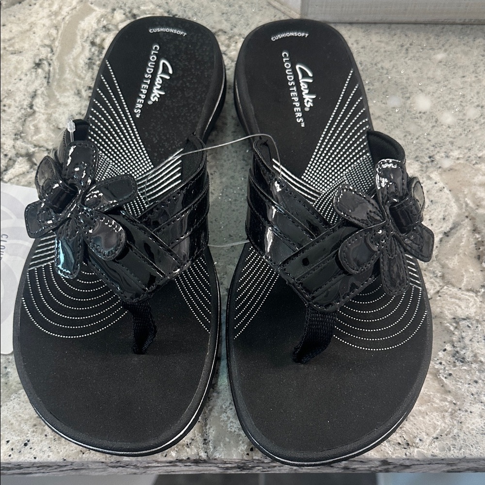 NEW Clarks Women's Black Cloudsteppers Floral Thong Sandals